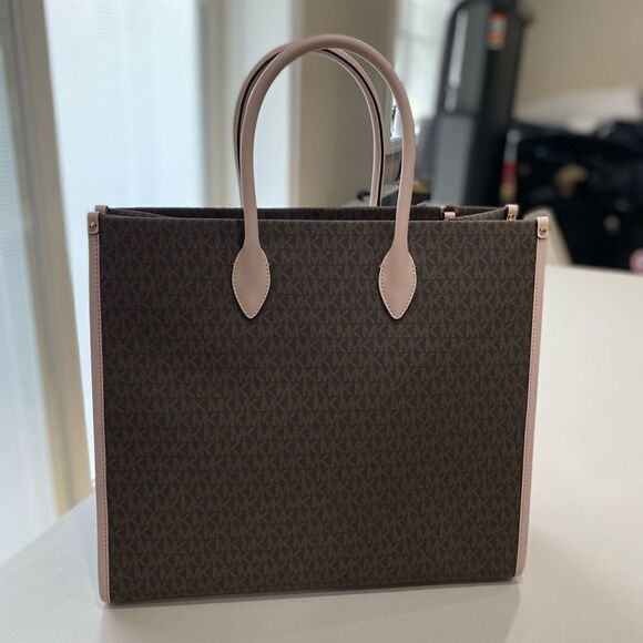 MICHAEL KORS Mirella
Large Logo Brown Tote Bag
Powder Blush Multi - Picture 2 of 7